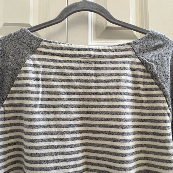 Loft Sweatshirt - Size XL - Picture 4 of 9